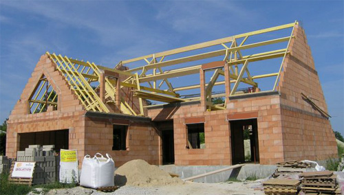 Construction de maison, brique ou parpaing : avantages et