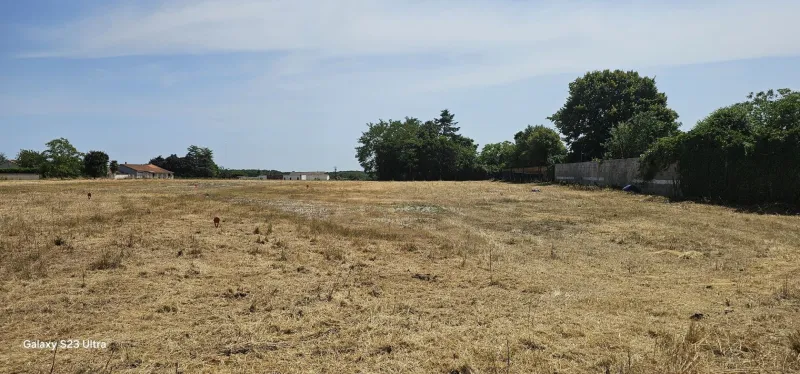 Terrain à bâtir à Roullet-Saint-Estèphe
