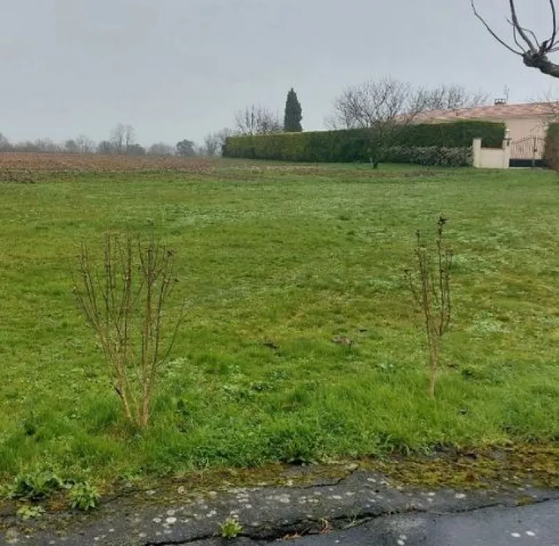 Terrain à bâtir à Saint-Georges-des-Coteaux