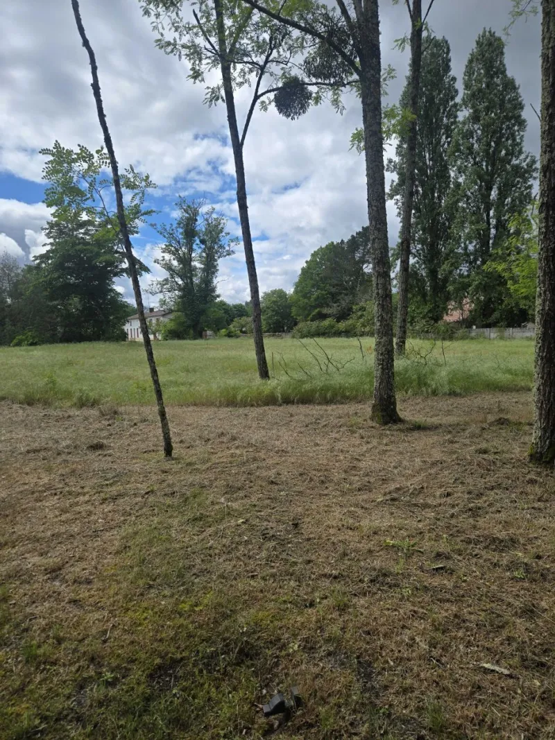 Terrain à bâtir à Landiras