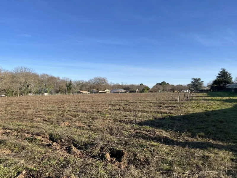 Terrain à bâtir à Castres-Gironde