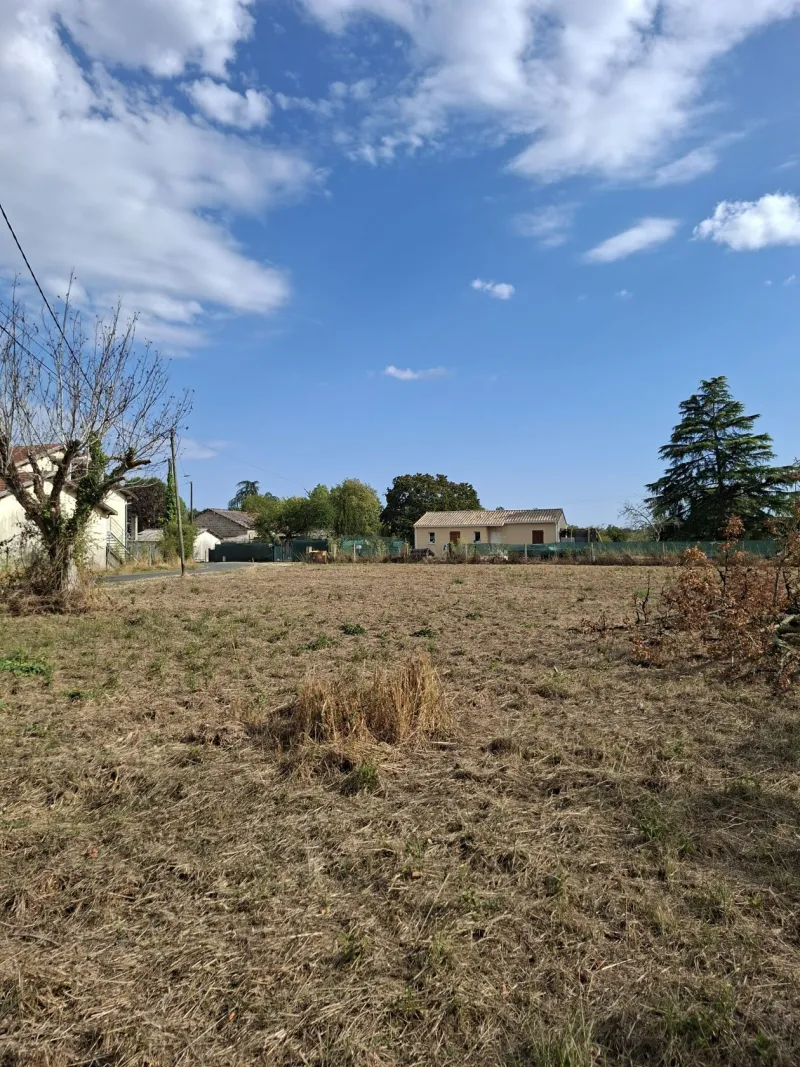 Terrain à bâtir à Saint-Seurin-sur-l'Isle