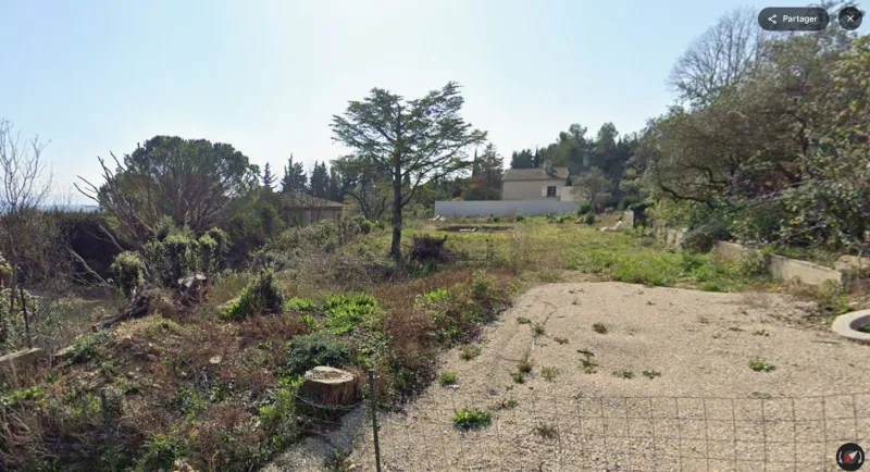 Terrain à bâtir à Saint-Saturnin-lès-Avignon