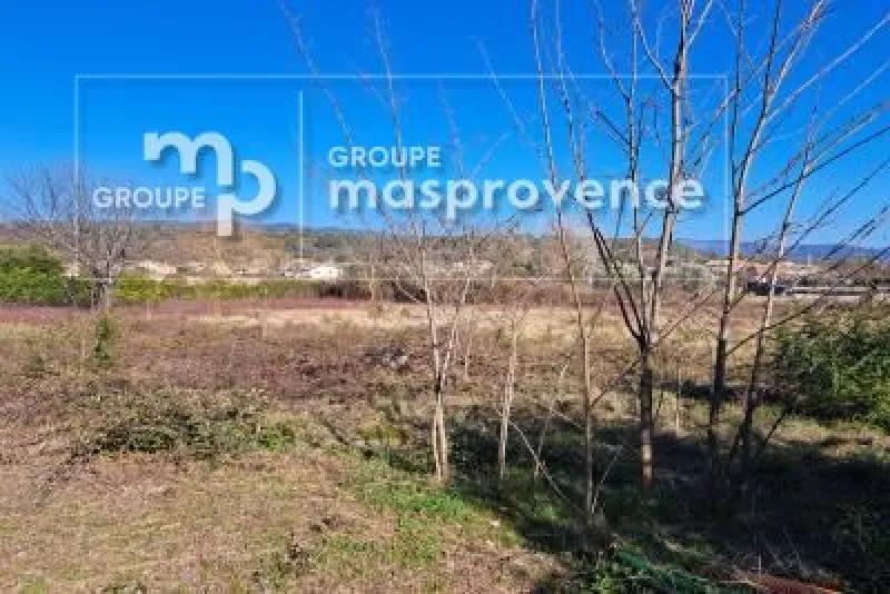 Terrain à bâtir à Régusse