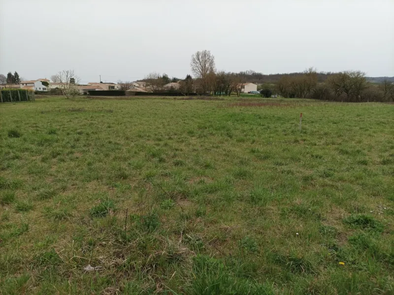 Terrain à bâtir à Sireuil