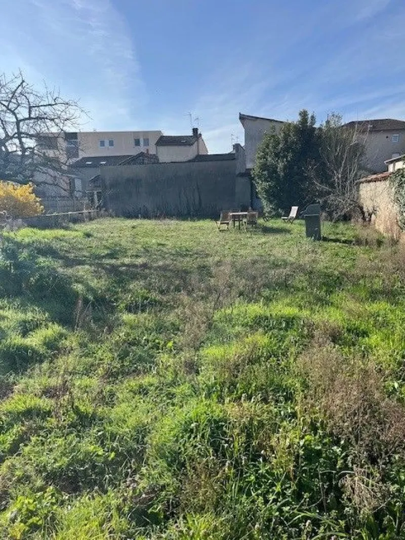 Terrain à bâtir à Andrézieux-Bouthéon