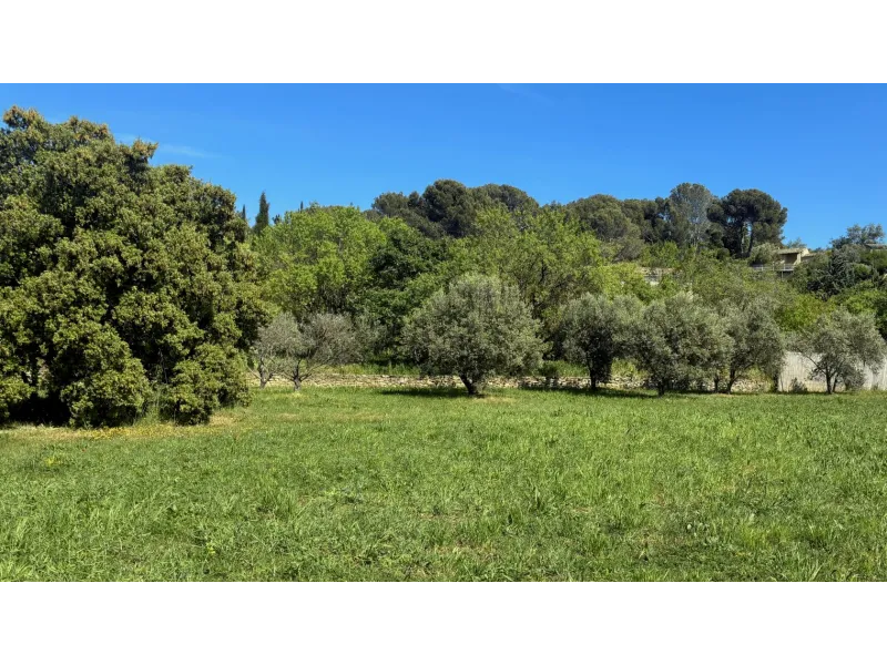 Terrain à bâtir à Lagnes