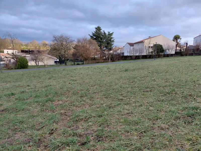 Terrain à bâtir à Saintes