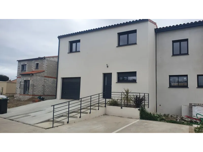 Maison neuve à Corbère