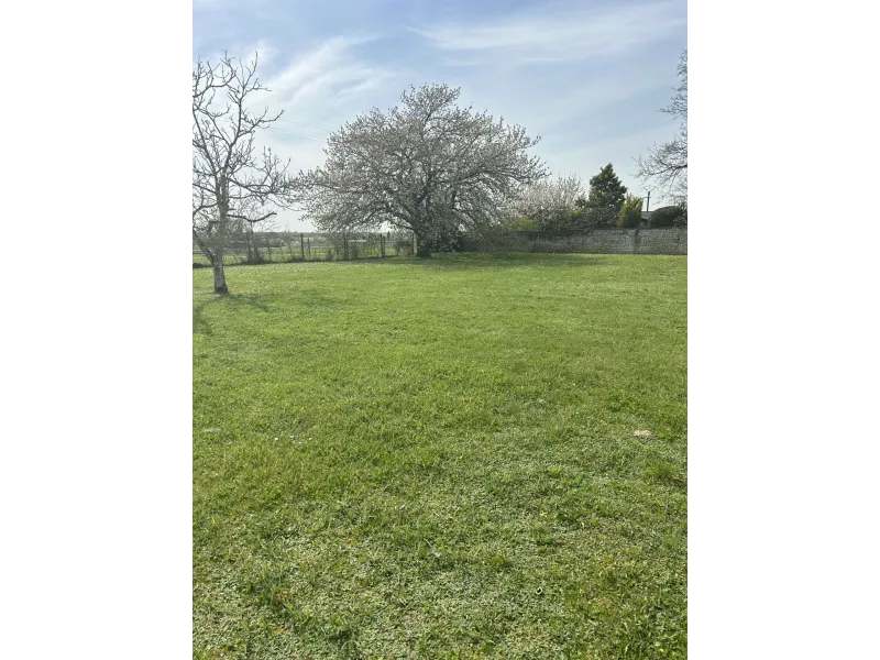 Terrain à bâtir à Juillac-le-Coq
