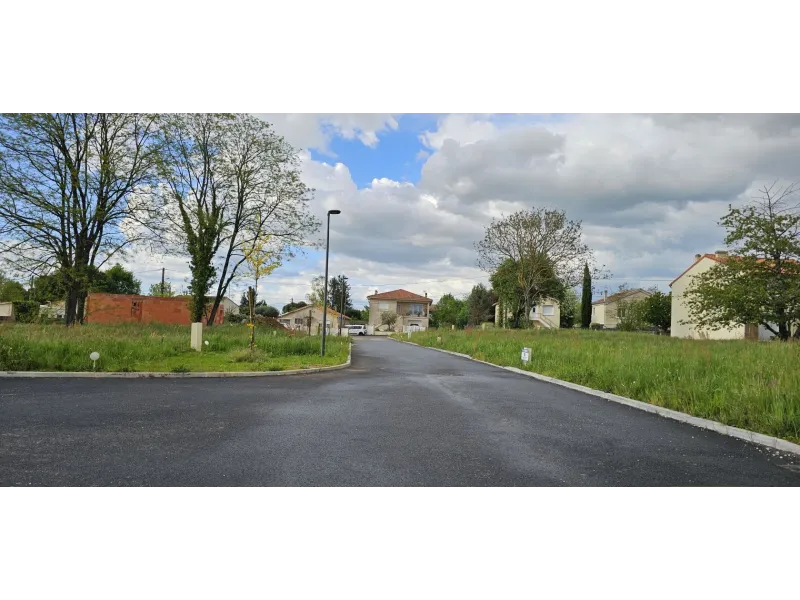 Terrain à bâtir à Gond-Pontouvre