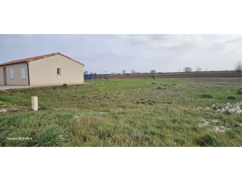 Terrain à bâtir à Roullet-Saint-Estèphe