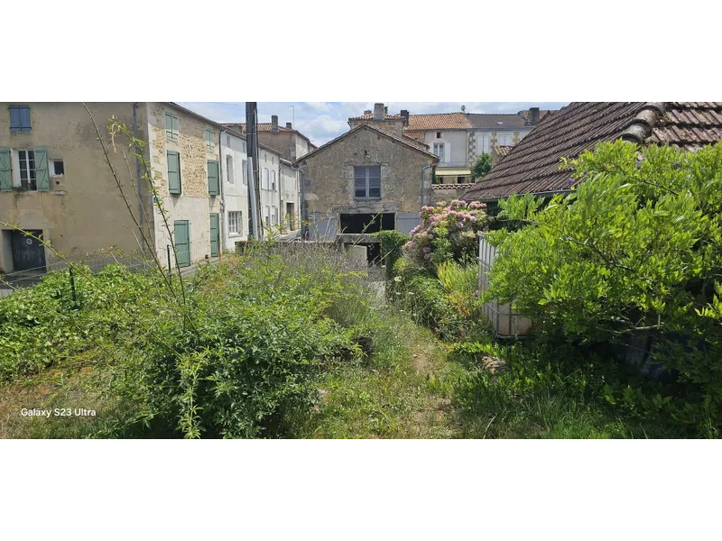 Terrain à bâtir à Montbron