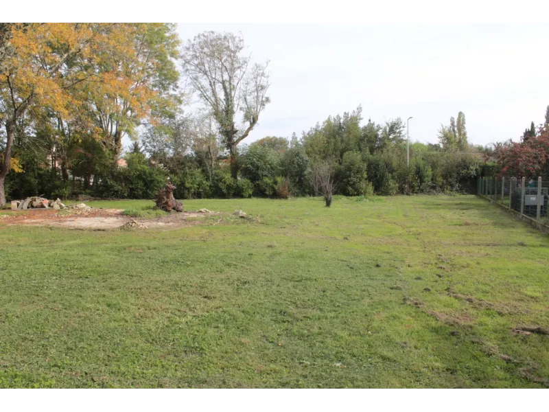 Terrain à bâtir à Saint-Genis-de-Saintonge