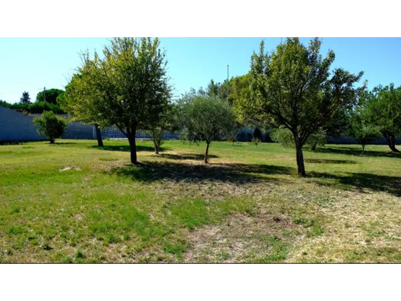 Terrain à bâtir à Saint-Saturnin-lès-Avignon