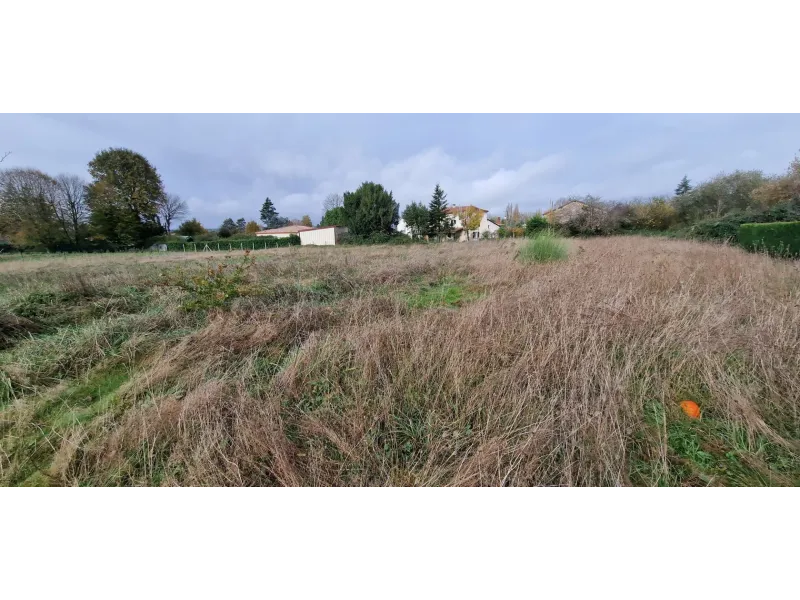 Terrain à bâtir à Saint-Léon-sur-l'Isle