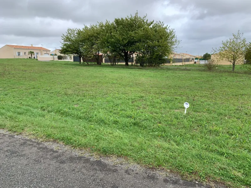 Terrain à bâtir à Dompierre-sur-Charente