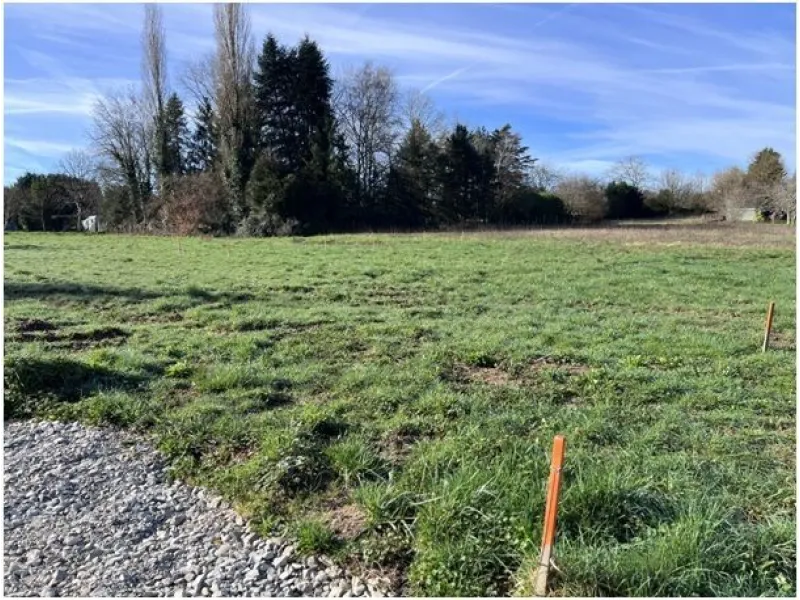 Terrain à bâtir à Agris