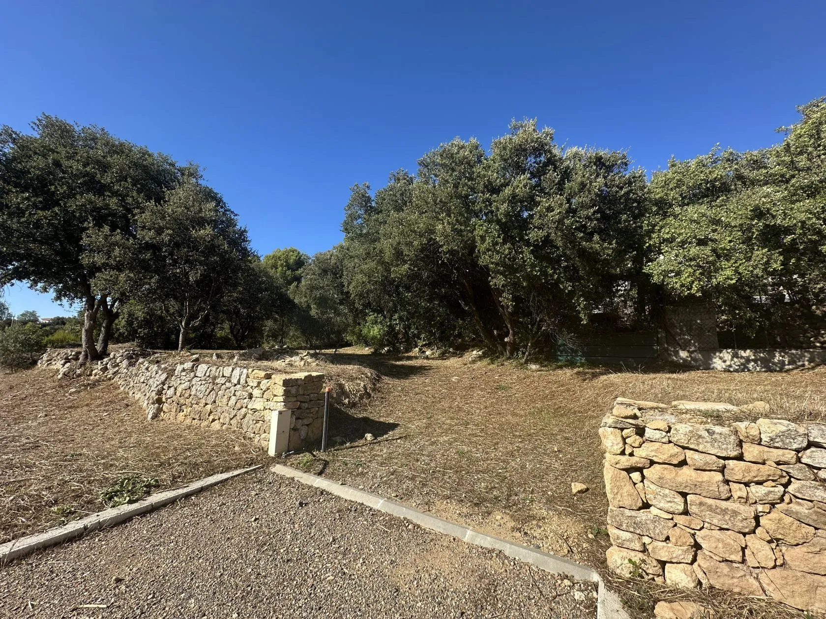Terrain à bâtir 642 m² à Jouques (13490)