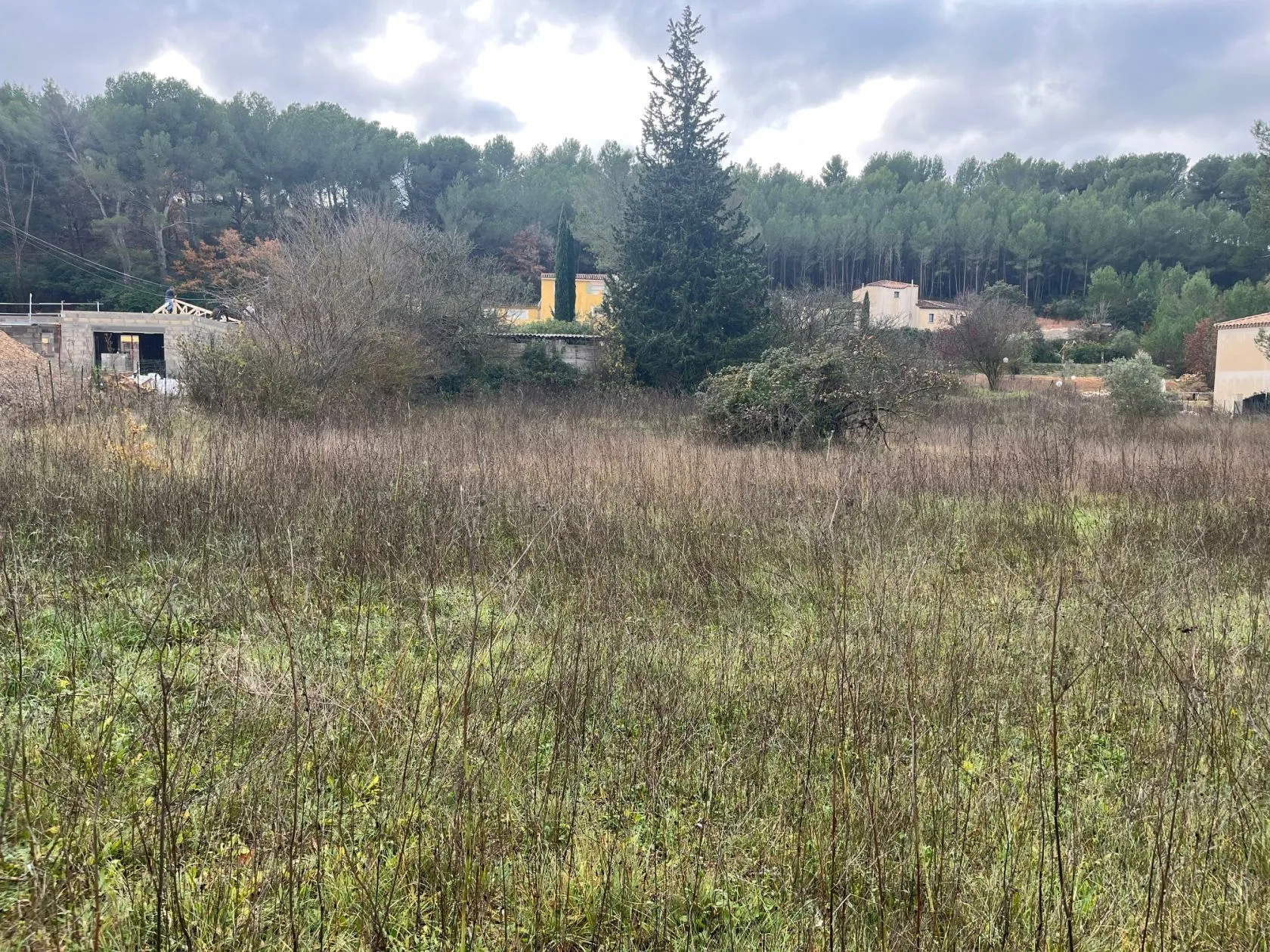 Terrain à bâtir 2200 m² à Ventabren (13122)
