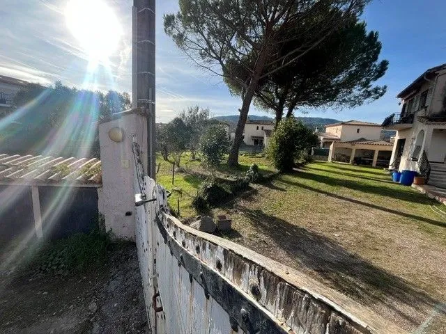Terrain à bâtir 300 m² à La Roquette-sur-Siagne (06550)