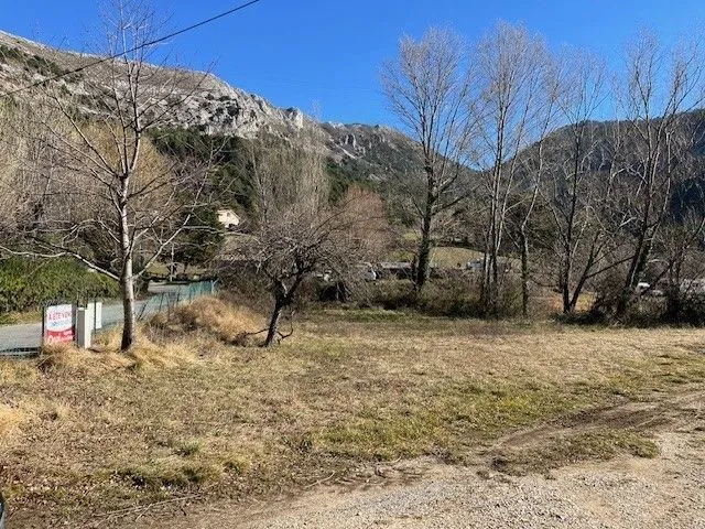 Terrain à bâtir 1332 m² à Escragnolles (06460)