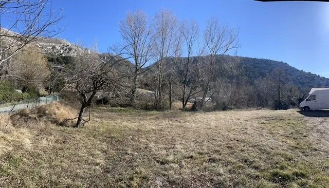 Terrain à bâtir 1332 m² à Escragnolles (06460)