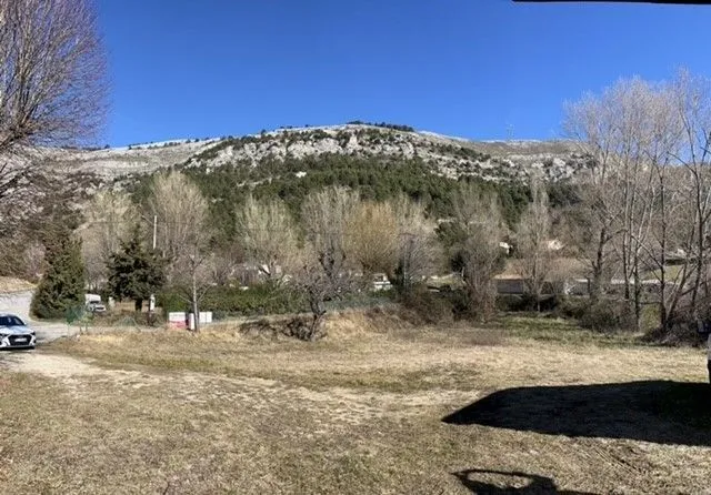 Terrain à bâtir 1332 m² à Escragnolles (06460)