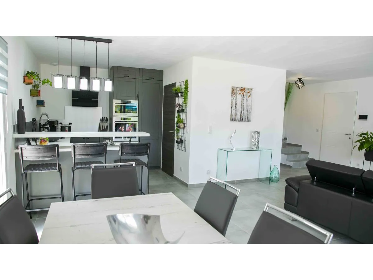 Maison neuve 120 m² à Saint-Saturnin-lès-Avignon (84450)