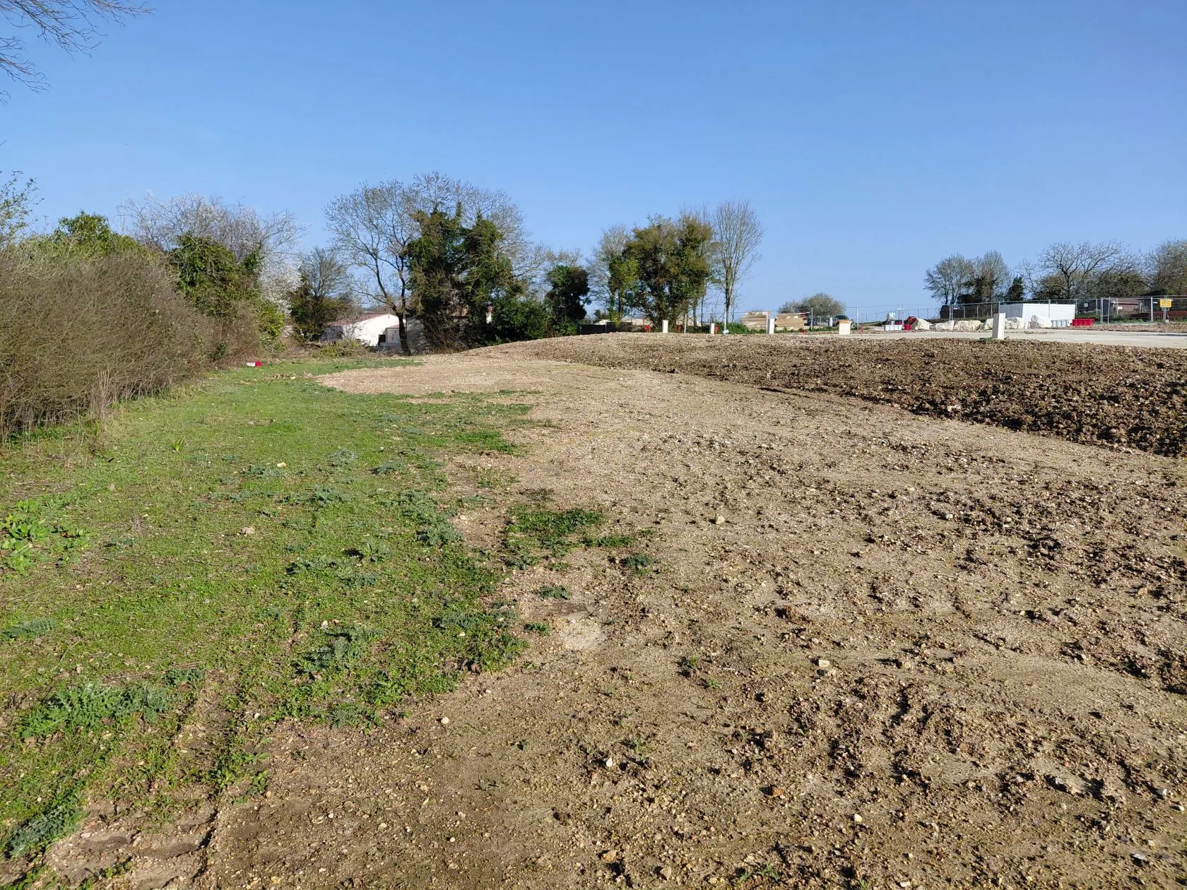Terrain à bâtir 320 m² à Saintes (17100)