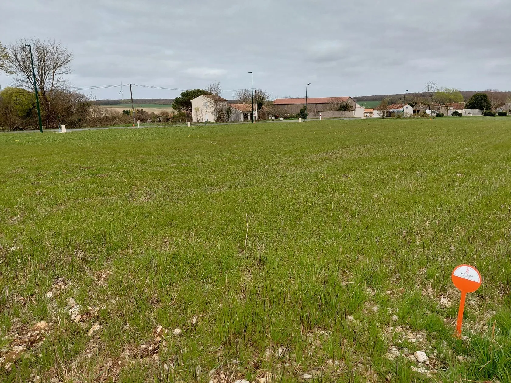 Terrain à bâtir 675 m² à Bignay (17400)