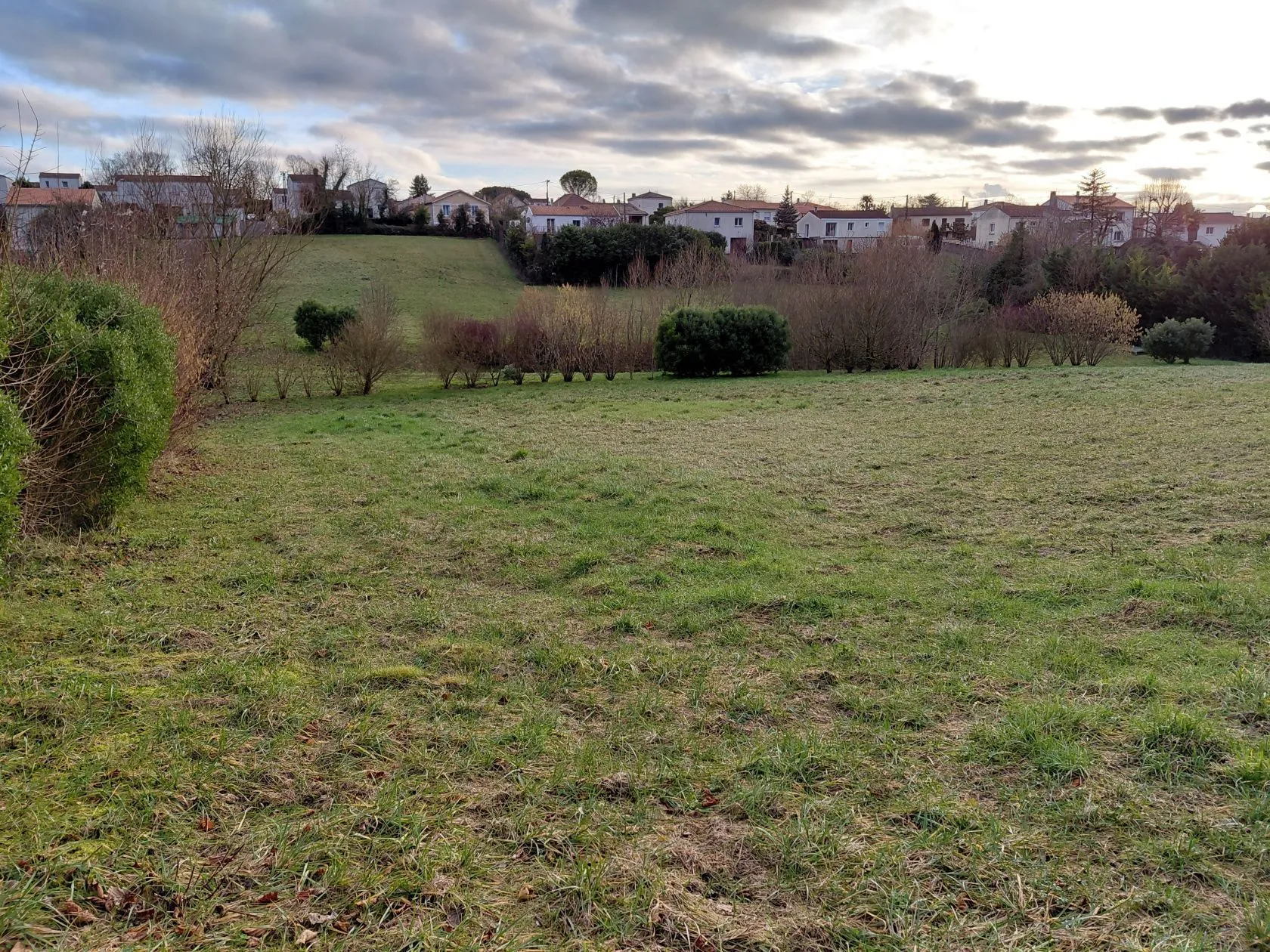 Terrain à bâtir 603 m² à Saintes (17100)