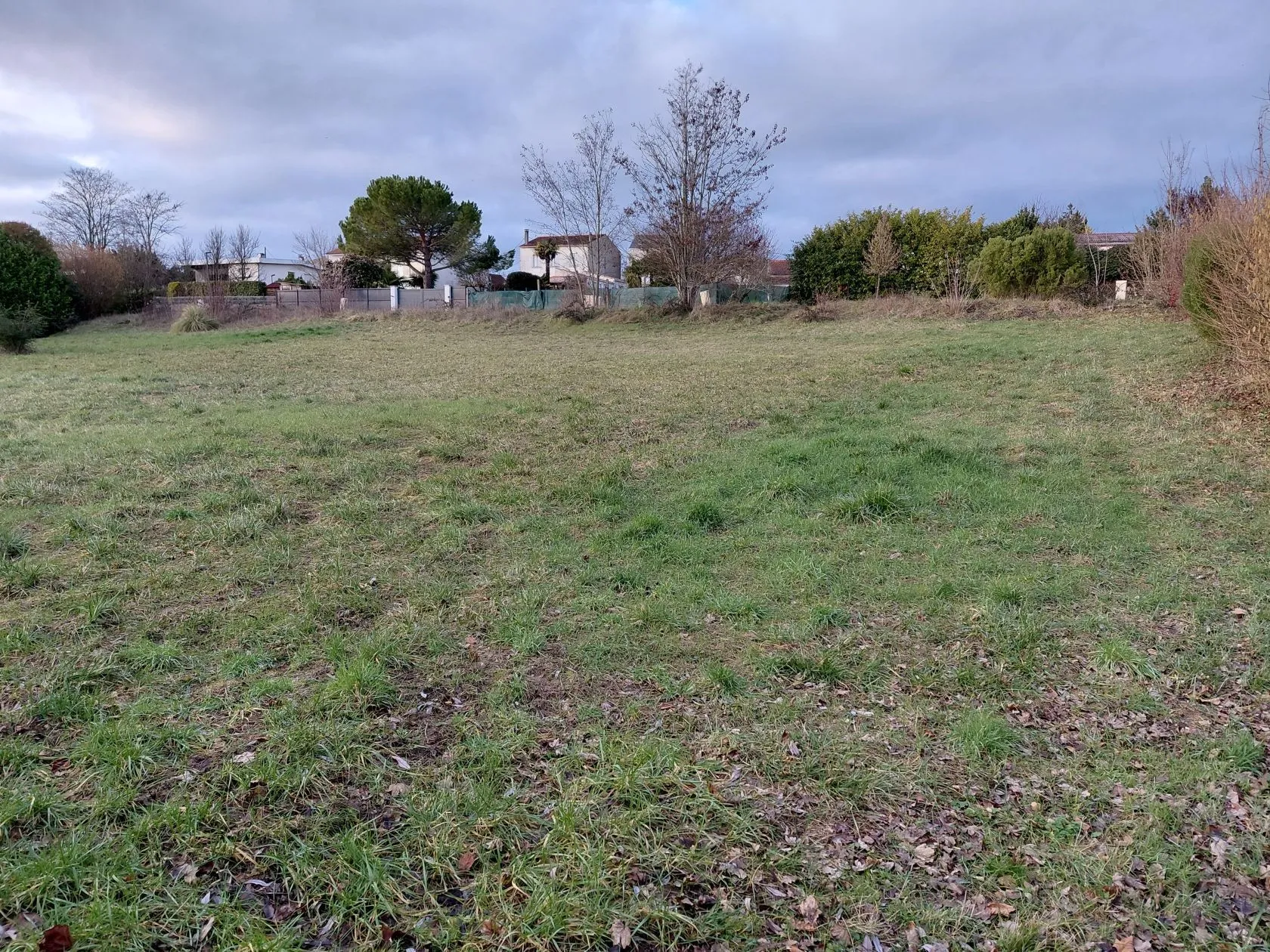 Terrain à bâtir 603 m² à Saintes (17100)