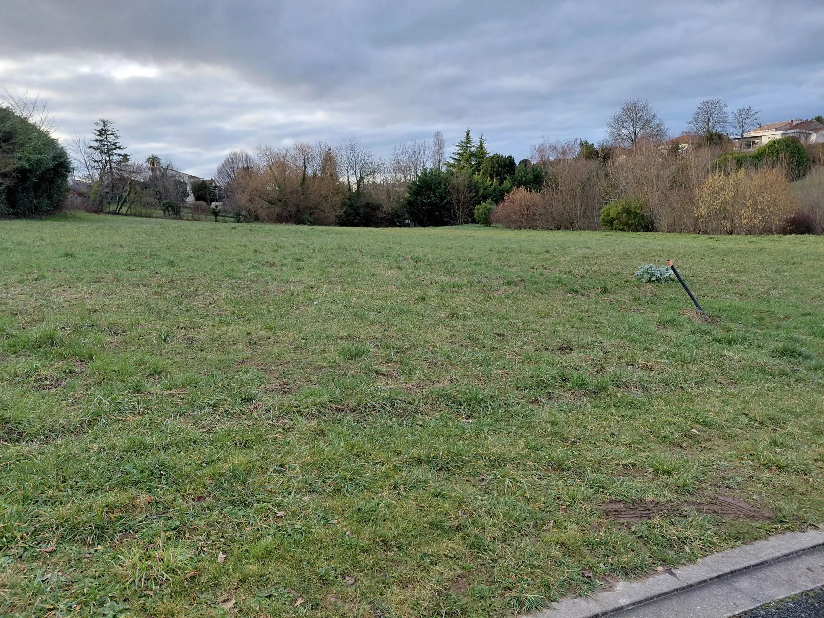 Terrain à bâtir 734 m² à Saintes (17100)