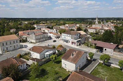 Terrain à bâtir 590 m² à Tesson (17460)