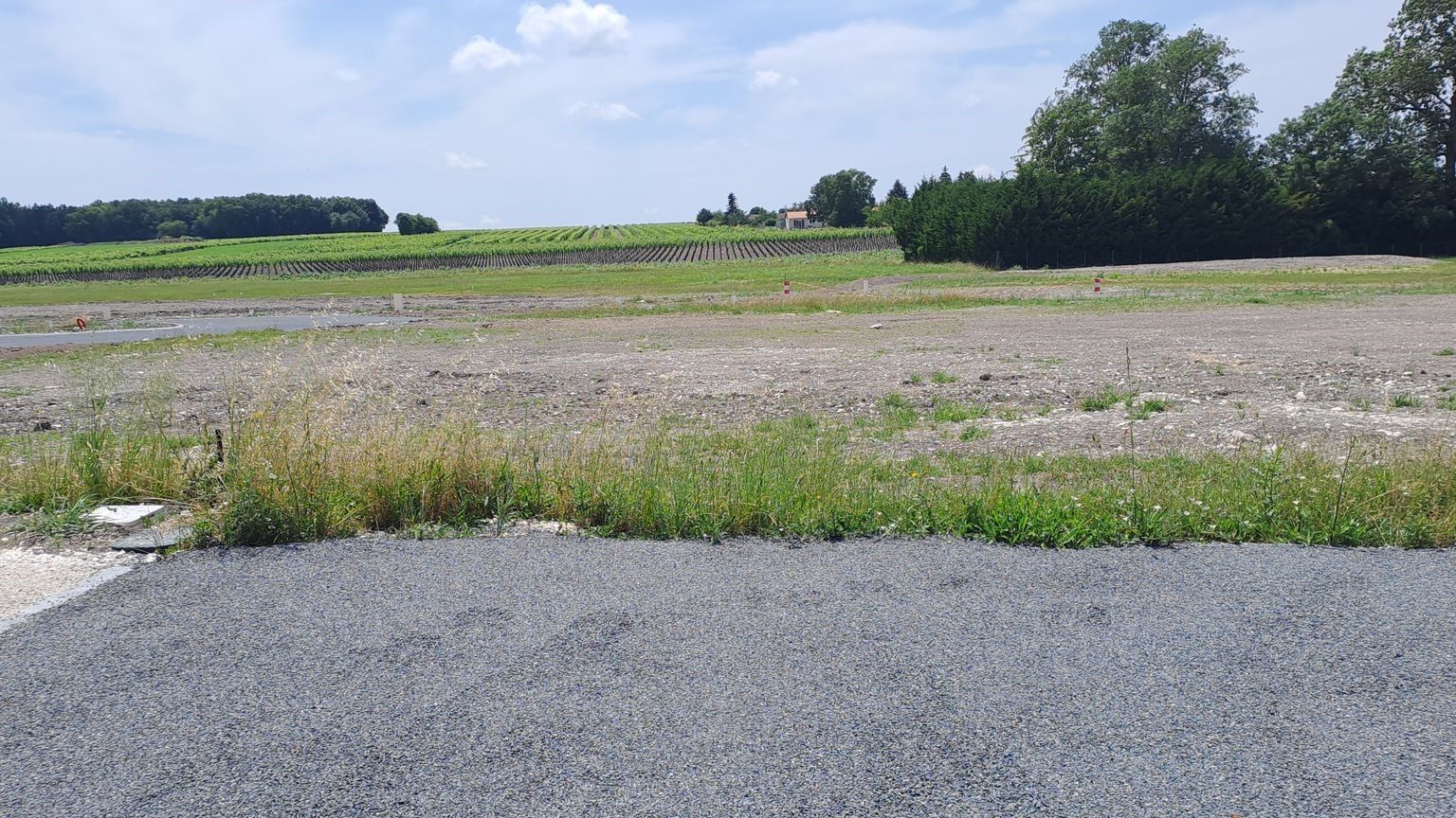 Terrain à bâtir 560 m² à Biron (17800)