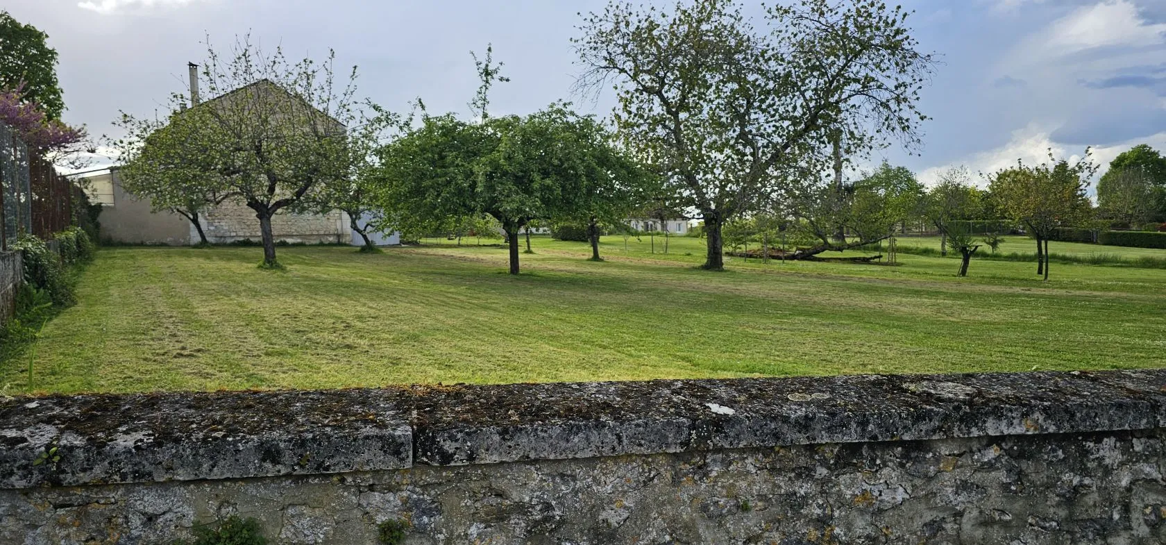 Terrain à bâtir 1050 m² à Magnac-sur-Touvre (16600)
