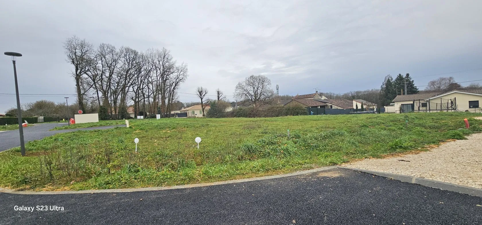 Terrain à bâtir 719 m² à V?œuil-et-Giget (16400)