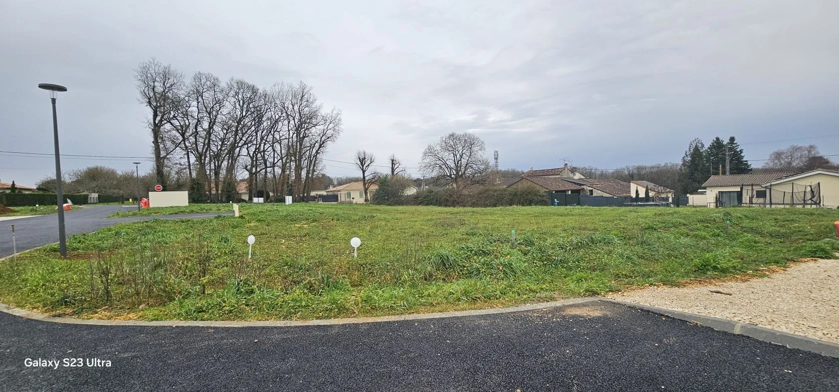 Terrain à bâtir 719 m² à V?œuil-et-Giget (16400)