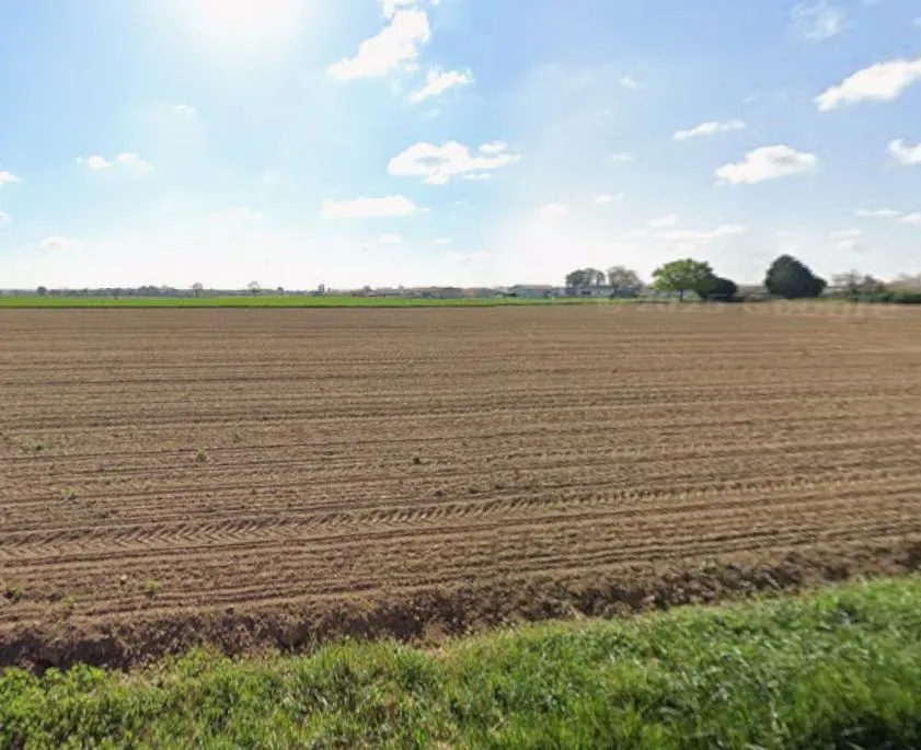 Terrain à bâtir 389 m² à Corme-Royal (17600)