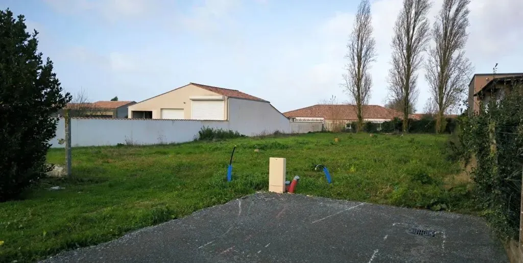 Terrain à bâtir 618 m² à Saint-Laurent-de-la-Prée (17450)