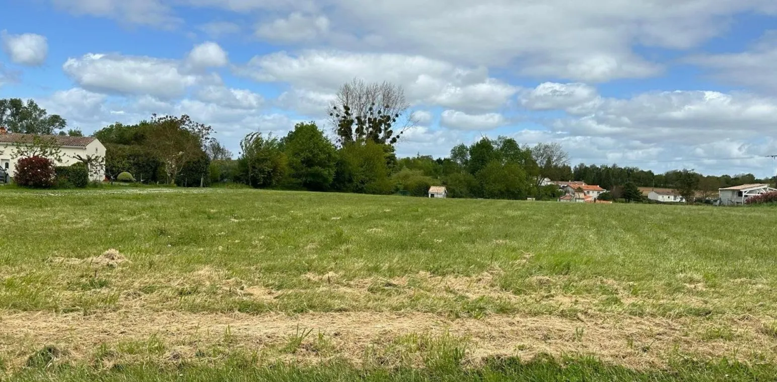 Terrain à bâtir 533 m² à Pisany (17600)