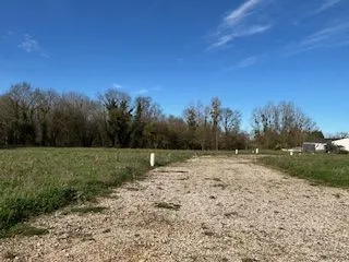 Terrain à bâtir 834 m² à Montpellier-de-Médillan (17260)