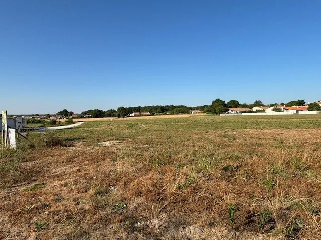 Terrain à bâtir 551 m² à Grézac (17120)
