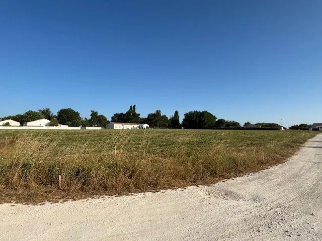 Terrain à bâtir 551 m² à Grézac (17120)