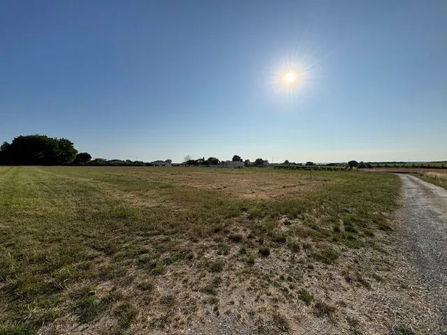 Terrain à bâtir 551 m² à Grézac (17120)