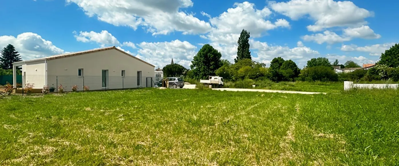 Terrain à bâtir 412 m² à Gémozac (17260)