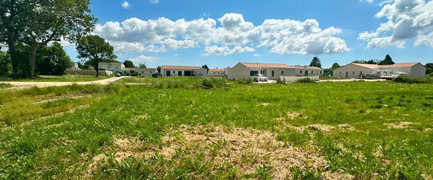 Terrain à bâtir 412 m² à Gémozac (17260)