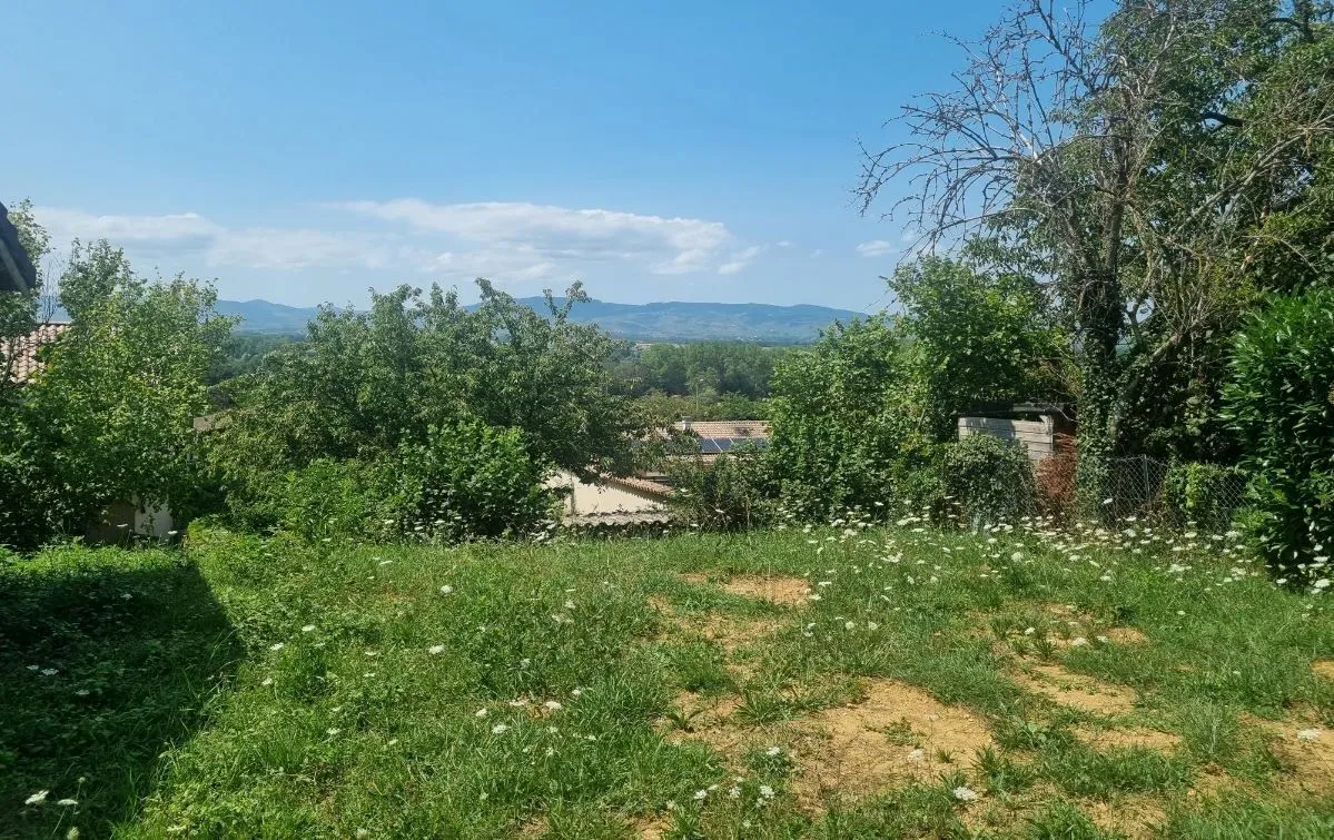 Terrain à bâtir à Guereins