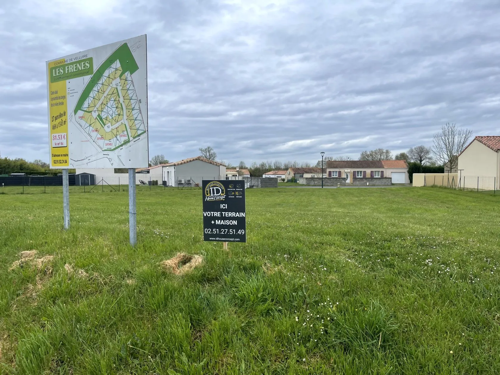 Terrain à bâtir 550 m² à Velluire (85770)